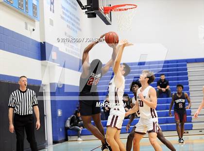 Thumbnail 2 in Clear Creek vs. Tompkins (McDonald's Texas Invitational) photogallery.