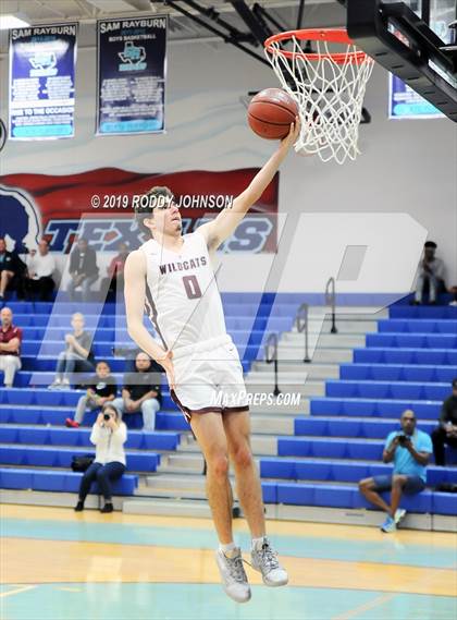 Thumbnail 3 in Clear Creek vs. Tompkins (McDonald's Texas Invitational) photogallery.
