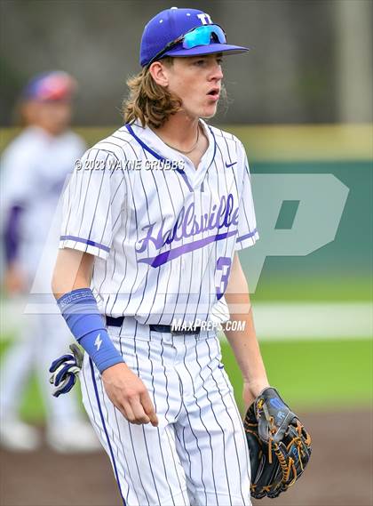 Thumbnail 3 in Hallsville vs. Longview (UIL 5A Regional Quarterfinal Game 3) photogallery.