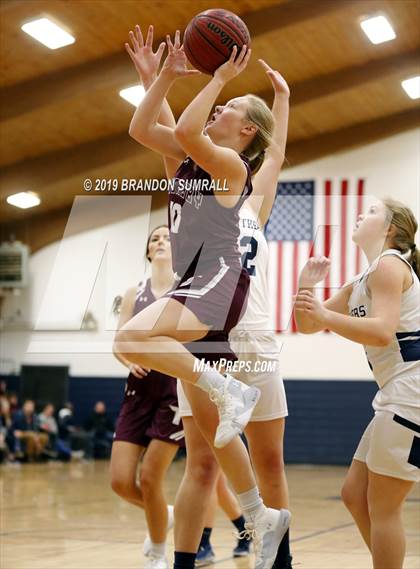 Thumbnail 1 in Thorsby vs. Jemison (Chilton County Tournament) photogallery.