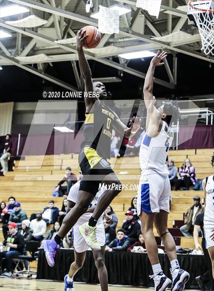 Thumbnail 2 in Montverde Academy vs. McEachern (Spalding Hoophall Classic) photogallery.