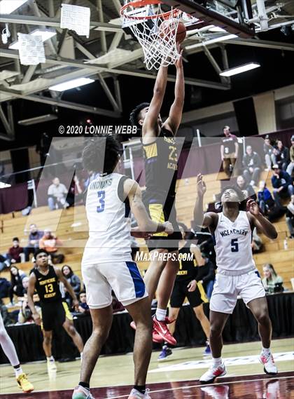 Thumbnail 3 in Montverde Academy vs. McEachern (Spalding Hoophall Classic) photogallery.