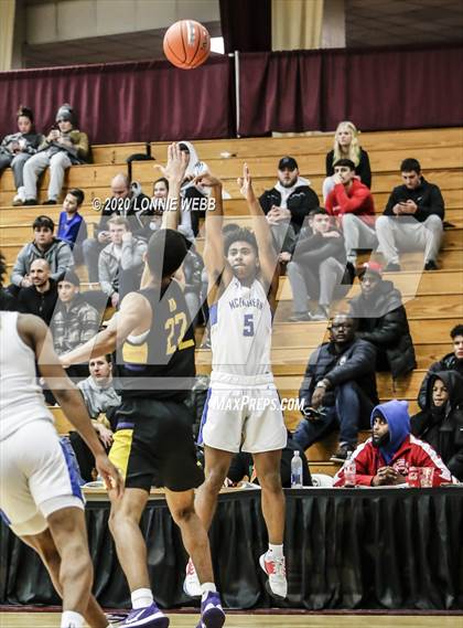 Thumbnail 1 in Montverde Academy vs. McEachern (Spalding Hoophall Classic) photogallery.