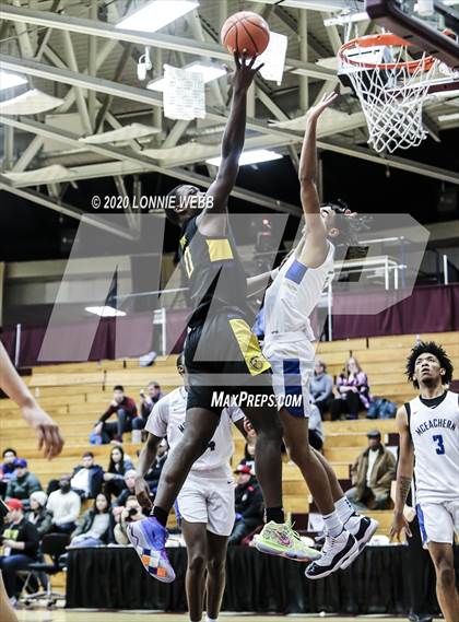 Thumbnail 2 in Montverde Academy vs. McEachern (Spalding Hoophall Classic) photogallery.