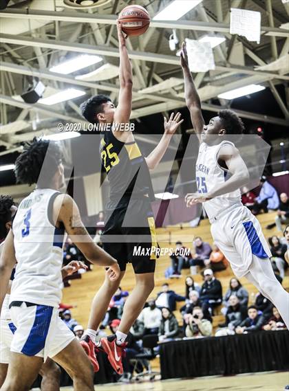 Thumbnail 3 in Montverde Academy vs. McEachern (Spalding Hoophall Classic) photogallery.