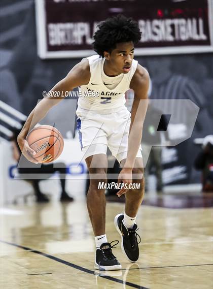 Thumbnail 2 in Montverde Academy vs. McEachern (Spalding Hoophall Classic) photogallery.