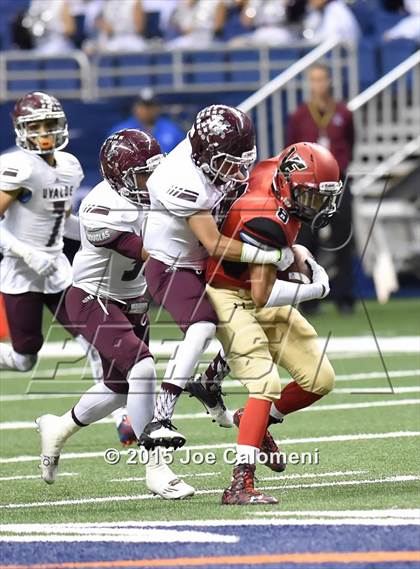Thumbnail 2 in Victoria East Vs Uvalde (UIL 5A Bi-District Playoffs) photogallery.