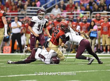 Thumbnail 2 in Victoria East Vs Uvalde (UIL 5A Bi-District Playoffs) photogallery.