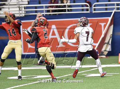 Thumbnail 3 in Victoria East Vs Uvalde (UIL 5A Bi-District Playoffs) photogallery.