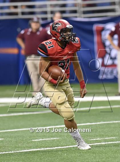 Thumbnail 3 in Victoria East Vs Uvalde (UIL 5A Bi-District Playoffs) photogallery.