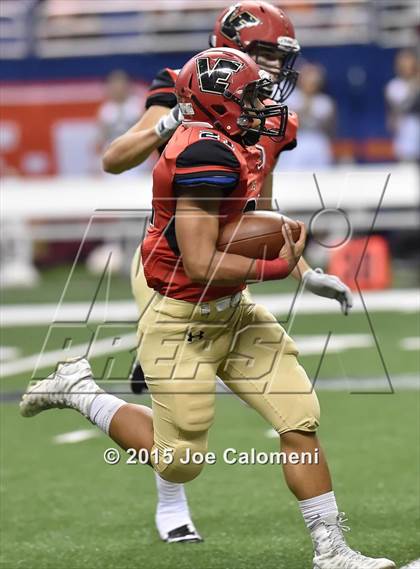 Thumbnail 3 in Victoria East Vs Uvalde (UIL 5A Bi-District Playoffs) photogallery.