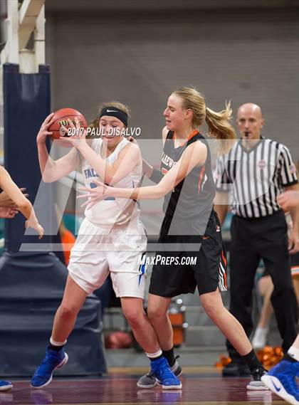 Thumbnail 2 in Lakewood vs. Highlands Ranch (CHSAA 5A  Great 8) photogallery.