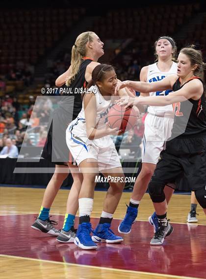 Thumbnail 2 in Lakewood vs. Highlands Ranch (CHSAA 5A  Great 8) photogallery.