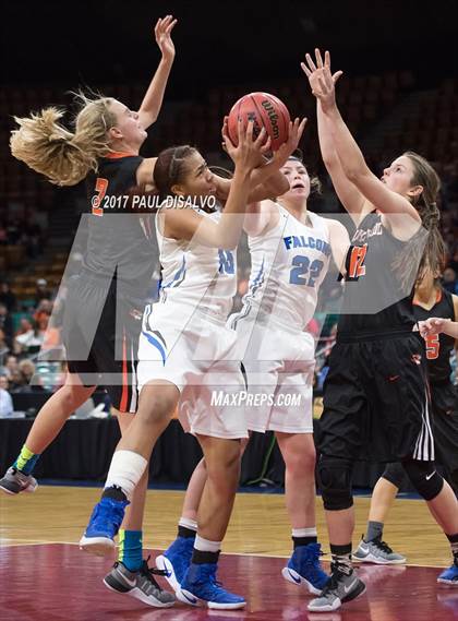 Thumbnail 2 in Lakewood vs. Highlands Ranch (CHSAA 5A  Great 8) photogallery.
