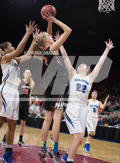 Thumbnail 3 in Lakewood vs. Highlands Ranch (CHSAA 5A  Great 8) photogallery.