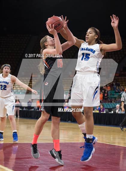 Thumbnail 1 in Lakewood vs. Highlands Ranch (CHSAA 5A  Great 8) photogallery.