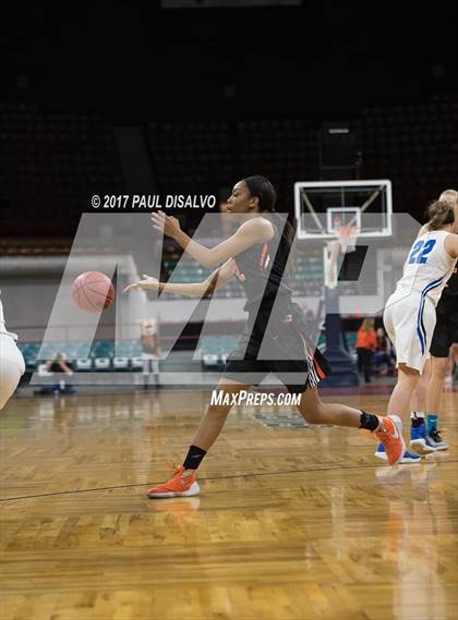 Thumbnail 2 in Lakewood vs. Highlands Ranch (CHSAA 5A  Great 8) photogallery.