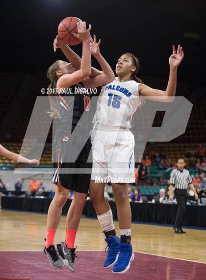 Thumbnail 2 in Lakewood vs. Highlands Ranch (CHSAA 5A  Great 8) photogallery.