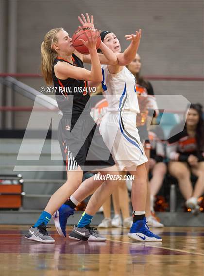 Thumbnail 2 in Lakewood vs. Highlands Ranch (CHSAA 5A  Great 8) photogallery.