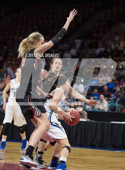 Thumbnail 2 in Lakewood vs. Highlands Ranch (CHSAA 5A  Great 8) photogallery.