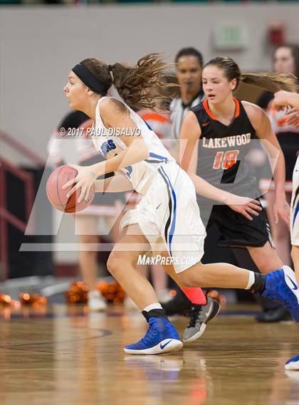 Thumbnail 3 in Lakewood vs. Highlands Ranch (CHSAA 5A  Great 8) photogallery.