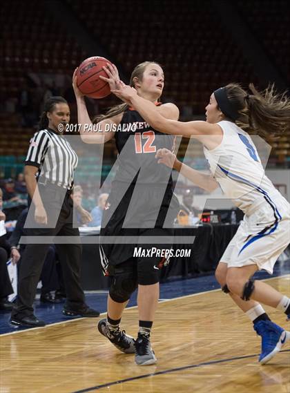Thumbnail 2 in Lakewood vs. Highlands Ranch (CHSAA 5A  Great 8) photogallery.