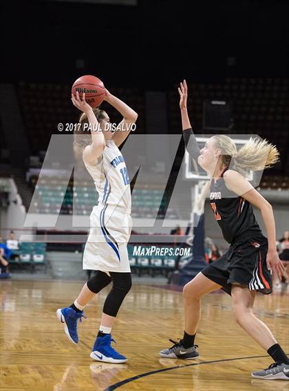 Thumbnail 3 in Lakewood vs. Highlands Ranch (CHSAA 5A  Great 8) photogallery.
