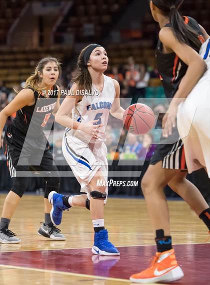 Thumbnail 3 in Lakewood vs. Highlands Ranch (CHSAA 5A  Great 8) photogallery.