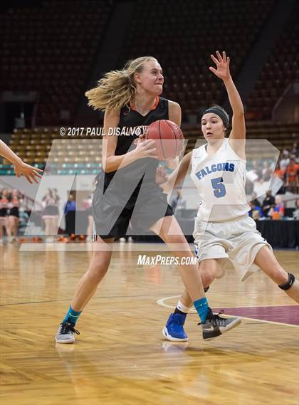 Thumbnail 3 in Lakewood vs. Highlands Ranch (CHSAA 5A  Great 8) photogallery.