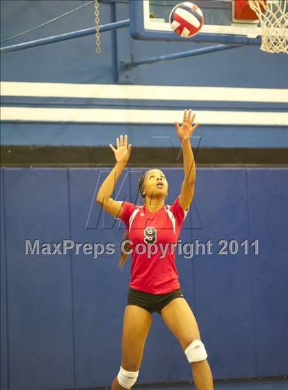 Thumbnail 1 in El Camino Real vs. Cleveland photogallery.