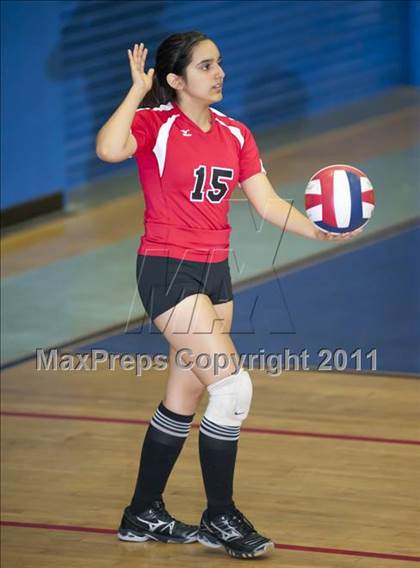 Thumbnail 1 in El Camino Real vs. Cleveland photogallery.