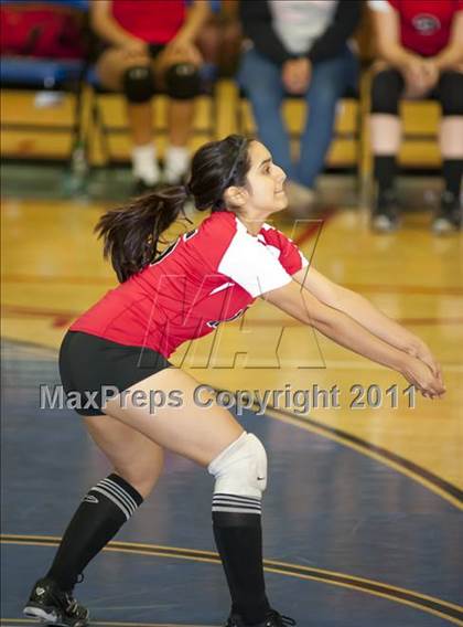 Thumbnail 2 in El Camino Real vs. Cleveland photogallery.