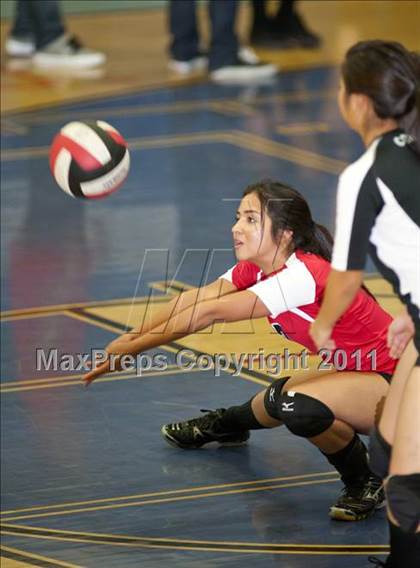 Thumbnail 1 in El Camino Real vs. Cleveland photogallery.