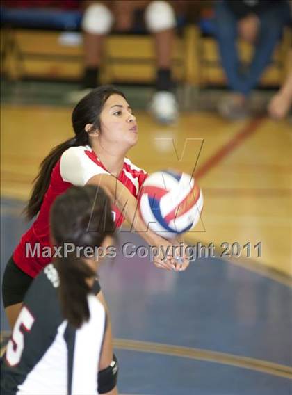 Thumbnail 2 in El Camino Real vs. Cleveland photogallery.