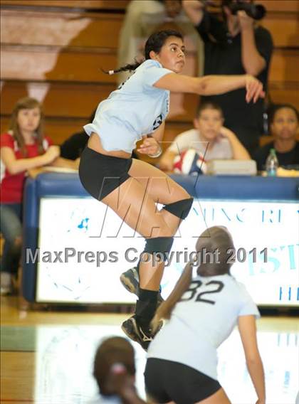 Thumbnail 1 in El Camino Real vs. Cleveland photogallery.