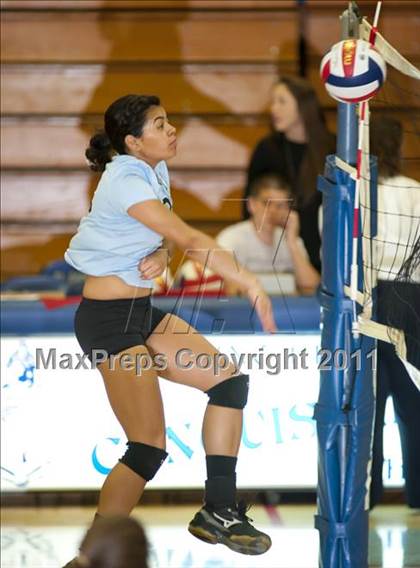 Thumbnail 3 in El Camino Real vs. Cleveland photogallery.