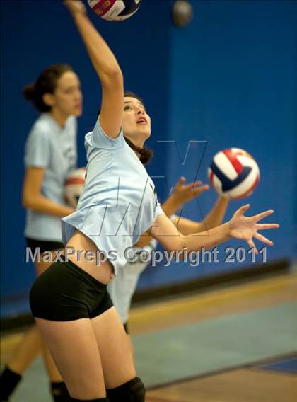 Thumbnail 1 in El Camino Real vs. Cleveland photogallery.