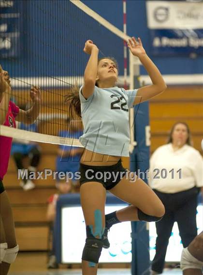 Thumbnail 1 in El Camino Real vs. Cleveland photogallery.
