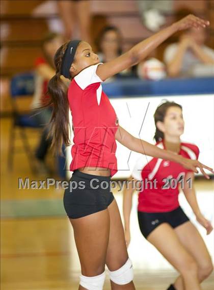 Thumbnail 1 in El Camino Real vs. Cleveland photogallery.