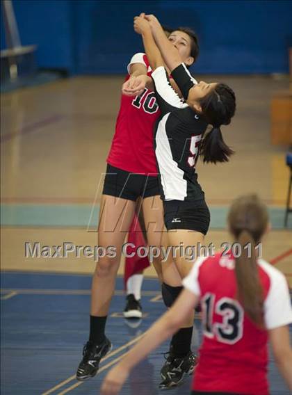 Thumbnail 1 in El Camino Real vs. Cleveland photogallery.