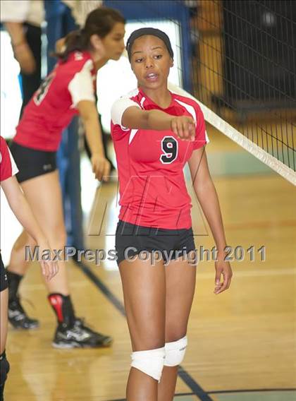 Thumbnail 3 in El Camino Real vs. Cleveland photogallery.