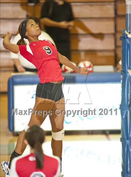 Thumbnail 2 in El Camino Real vs. Cleveland photogallery.