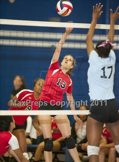 Thumbnail 2 in El Camino Real vs. Cleveland photogallery.