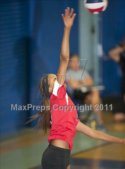 Thumbnail 1 in El Camino Real vs. Cleveland photogallery.