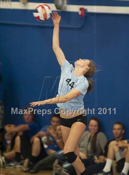 Thumbnail 1 in El Camino Real vs. Cleveland photogallery.
