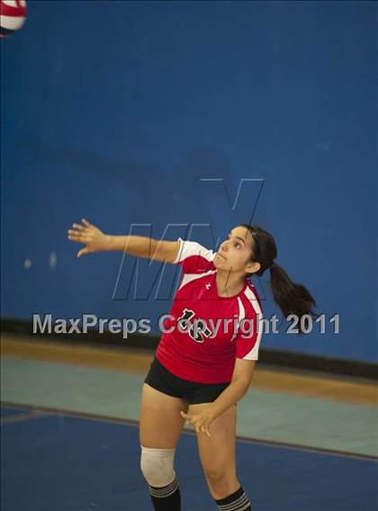 Thumbnail 2 in El Camino Real vs. Cleveland photogallery.