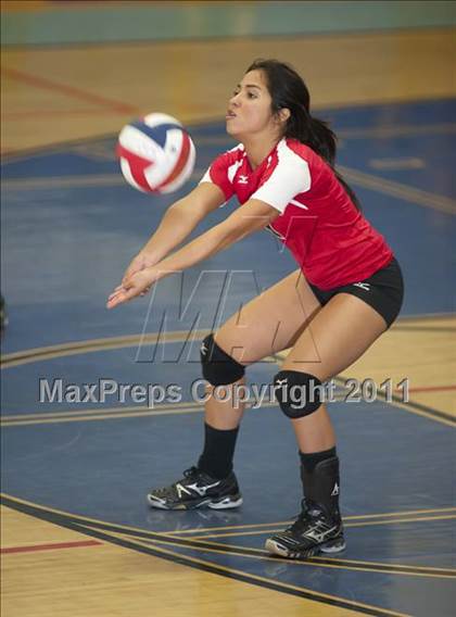 Thumbnail 2 in El Camino Real vs. Cleveland photogallery.