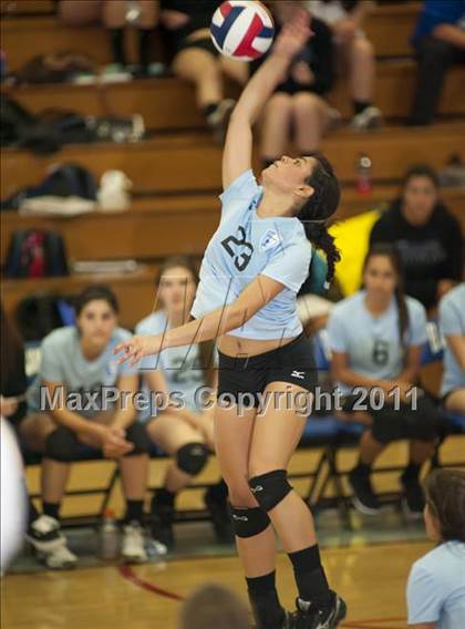 Thumbnail 1 in El Camino Real vs. Cleveland photogallery.