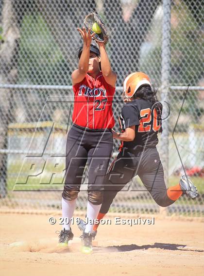 Thumbnail 2 in Troy vs. Samueli Academy photogallery.