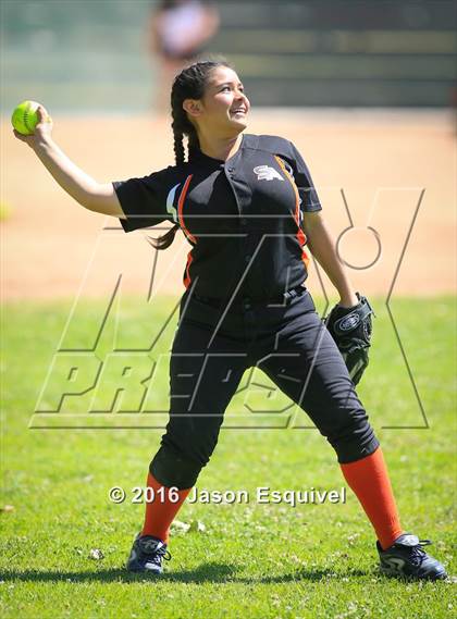Thumbnail 1 in Troy vs. Samueli Academy photogallery.